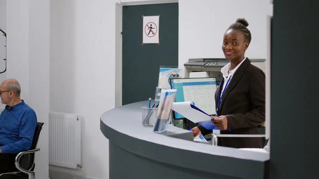Receptionist 